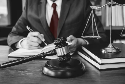 Khi quyền của khách hàng và luật sư bị coi nhẹ