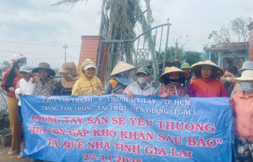 Trao 900 suất quà hỗ trợ người dân phía Đông tỉnh Gia Lai sau bão lũ